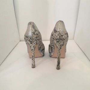 Joan and David Heels size 9.5